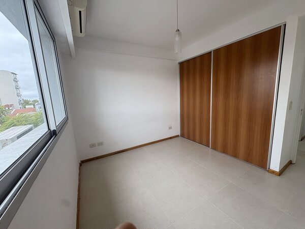 Dormitorio con placard