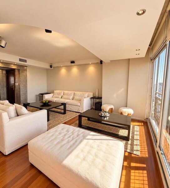Living comedor con vista al r&iacute;o
