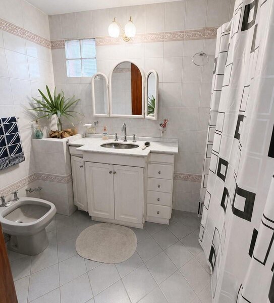 Ba&ntilde;os