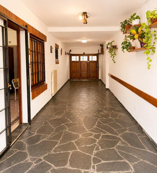 Frente y garage