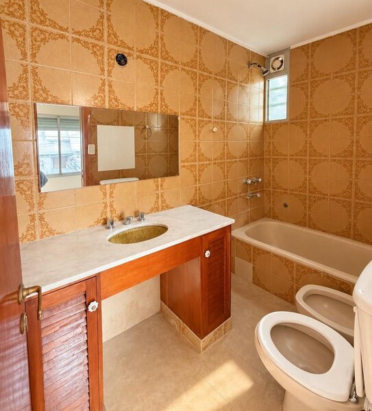 Ba&ntilde;os