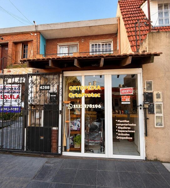 Local al frente y acceso