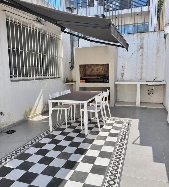 Patio con parrilla